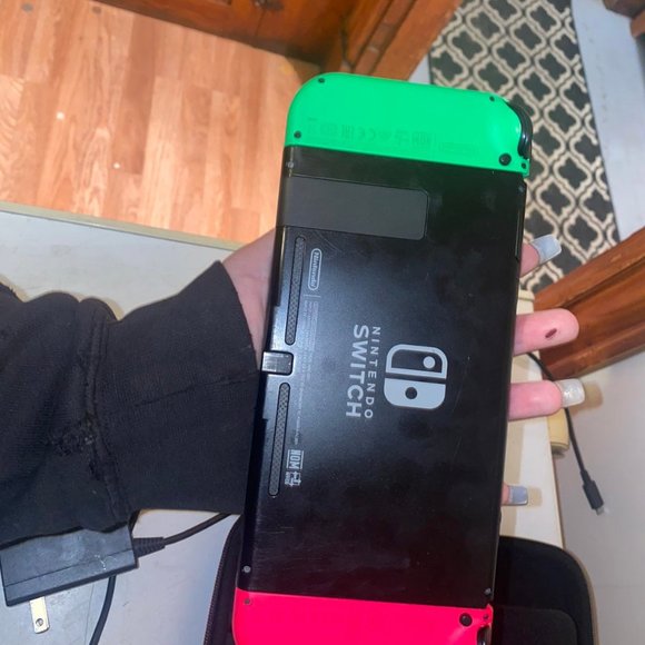 Nintendo Switch - Picture 3 of 7